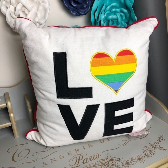 LOVE is love pride pillow - Picture 8 of 10